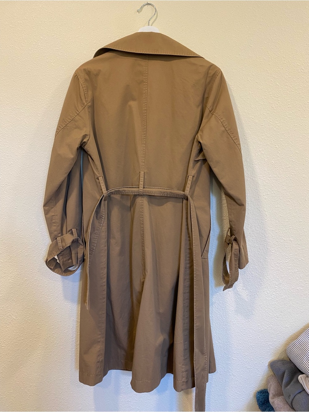 H&M Double-Breasted Trench Coat in Camel - Picture 2 of 3